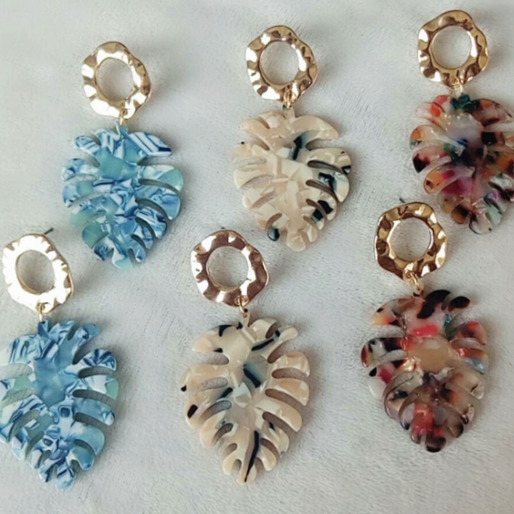 New leaf blue marble acrylic dangle gold earrings - Picture 6 of 7
